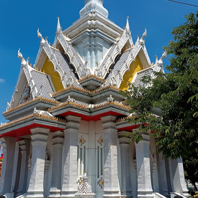 ศาลหลักเมือง ขอนแก่น (Khon Kaen City Pillar Shrine) Photo 1 of 5