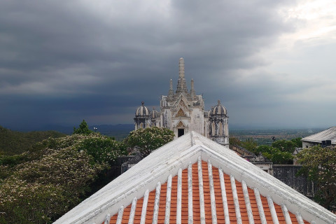 อุทยานประวัติศาสตร์พระนครคีรี (Phra Nakhon Khiri Historical Park) Photo 1 of 5