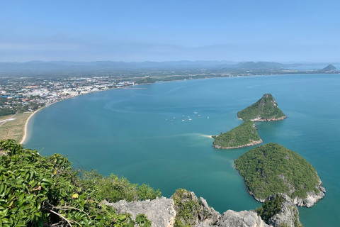 เขาล้อมหมวก (Khao Lom Muak)