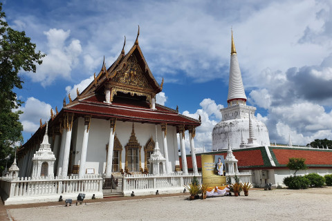 วัดพระมหาธาตุวรมหาวิหาร (Wat Phra Mahathat Woramahawihan)