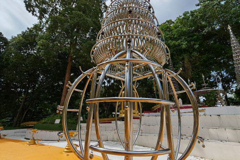 พระมหาเจดีย์ไตรภพ ไตรมงคล (เจดีย์สแตนเลส) (Tri Bhumi Tri Mongkol Stupa (Stainless Stupa))