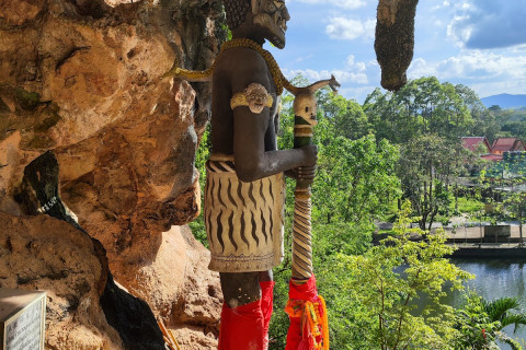 วัดคูหาภิมุข (Kuha Phimuk Temple) Photo 4 of 5