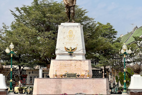 วัดสุทธิวาตวราราม (วัดช่องลม) (Suthiwataram Temple (Chong Lom Temple)) Photo 4 of 5