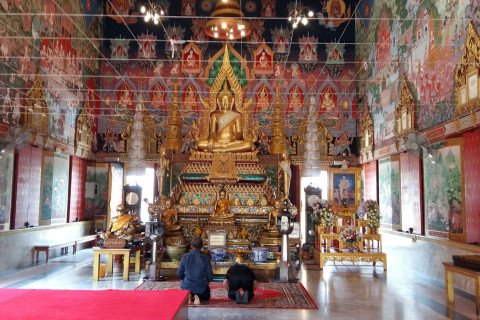 วัดสุทธิวาตวราราม (วัดช่องลม) (Suthiwataram Temple (Chong Lom Temple)) Photo 1 of 5