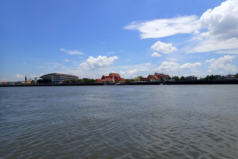 วัดสุทธิวาตวราราม (วัดช่องลม) (Suthiwataram Temple (Chong Lom Temple)) Photo 5 of 5