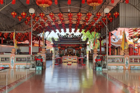 ศาลเจ้าพ่อหลักเมืองสมุทรสาคร (Samut Sakhon City Pillar Shrine) Photo 2 of 5