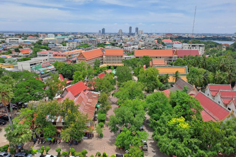 พระมหาธาตุแก่นนคร (Phra Mahathat Kaen Nakhon) Photo 3 of 5