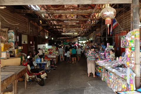 ตลาดบ้านใหม่ เมืองแปดริ้ว (Baan Mai Old Market)