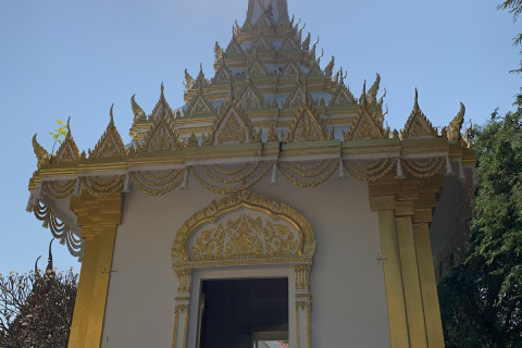 วัดเขาพระบาท พัทยา (Wat Khao Phra Bat Pattaya) Photo 3 of 5