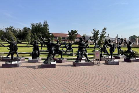 ศาลหลักเมืองสุพรรณบุรี (Suphanburi City Pillar Shrine) Photo 5 of 5