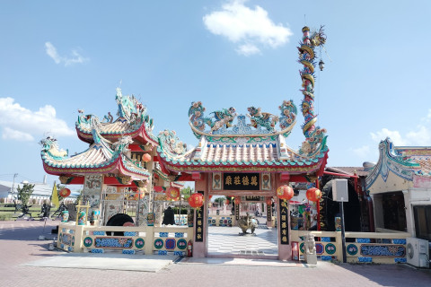 ศาลหลักเมืองสุพรรณบุรี (Suphanburi City Pillar Shrine) Photo 1 of 5