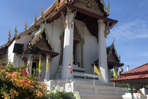 วัดหน้าพระเมรุ (Wat Na Phra Meru) Photo 1 of 5