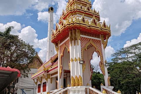 วัดหน้าพระเมรุ (Wat Na Phra Meru) Photo 4 of 5