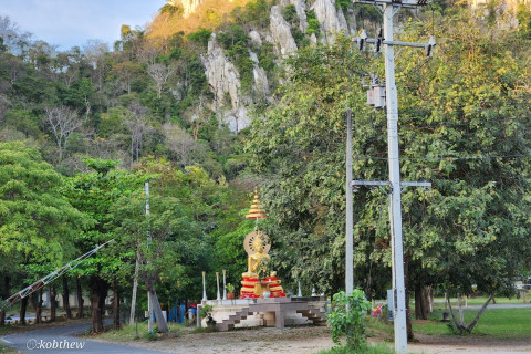 พระพุทธบาทเขาน้อย (Phra Phutthabat Khao Noi) Photo 4 of 5