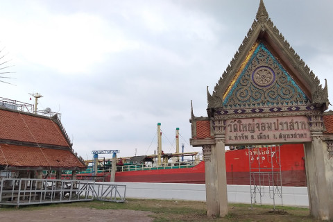 วัดใหญ่จอมปราสาท (Yai Chom Prasat Temple) Photo 4 of 5