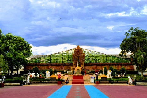 อนุสาวรีย์พระนางจามเทวี (Queen Cham Thewi Monument)