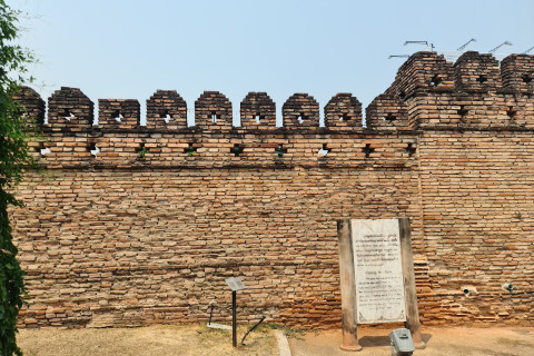 ประตูท่าแพ (Tha Phae Gate)