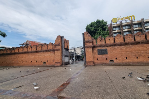 ประตูท่าแพ (Tha Phae Gate)