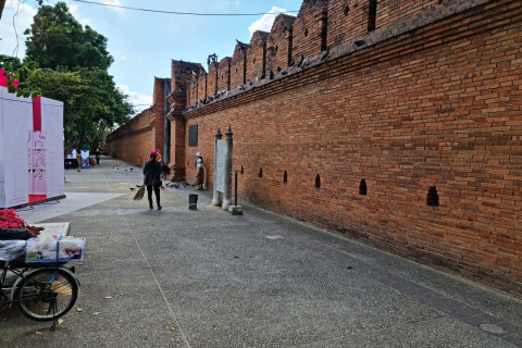 ประตูท่าแพ (Tha Phae Gate)