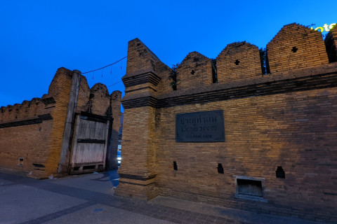 ประตูท่าแพ (Tha Phae Gate)