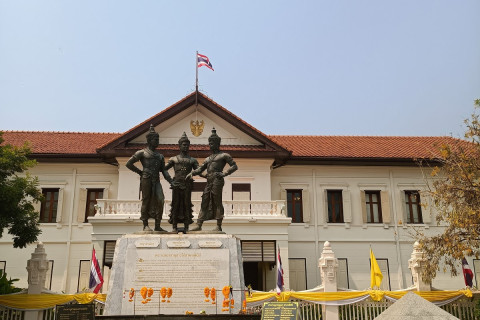 พระบรมราชานุสาวรีย์สามกษัตริย์ (Three Kings Monument)