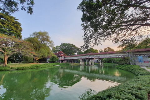 พระราชวังสนามจันทร์ (Sanam Chandra Palace)