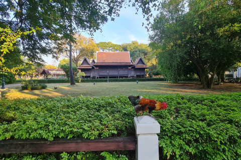 พระราชวังสนามจันทร์ (Sanam Chandra Palace)