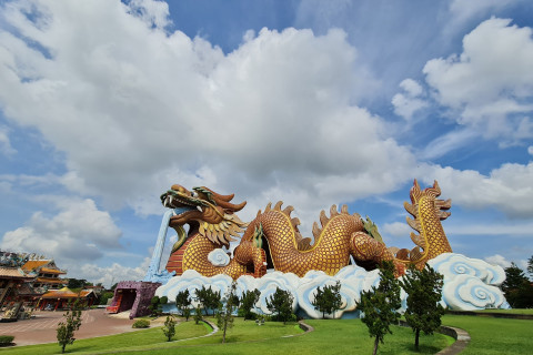 อุทยานมังกรสวรรค์ สุพรรณบุรี (Heaven Dragon Park Suphan Buri) Photo 1 of 5