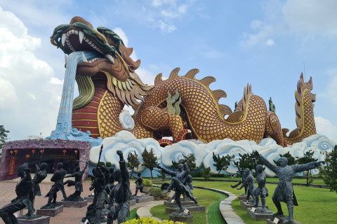 พิพิธภัณฑ์ลูกหลานพันธุ์มังกร (Dragon Descendants Museum)