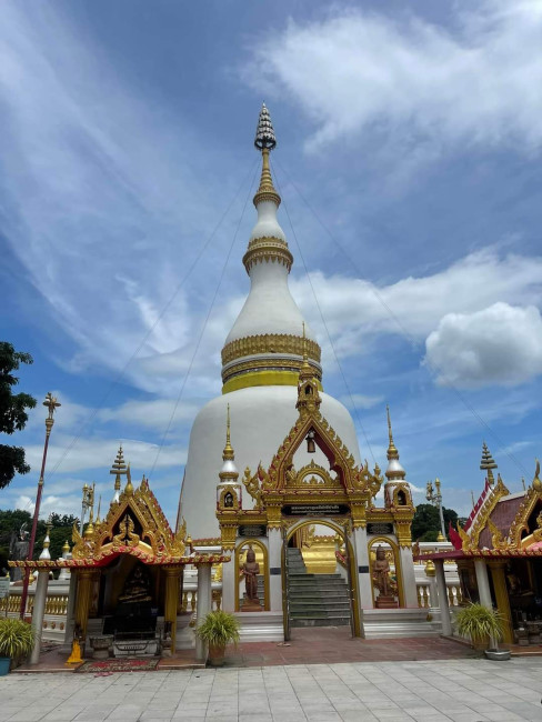 วัดแก่งคอย (Wat Kaeng Khoi) Photo 1 of 5