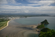 เขาล้อมหมวก (Khao Lom Muak)