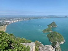 เขาล้อมหมวก (Khao Lom Muak)