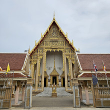วัดสุทธิวาตวราราม (วัดช่องลม) (Suthiwataram Temple (Chong Lom Temple)) Photo 2 of 5