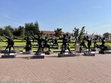 ศาลหลักเมืองสุพรรณบุรี (Suphanburi City Pillar Shrine) Photo 5 of 5