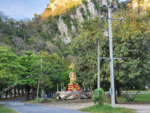 พระพุทธบาทเขาน้อย (Phra Phutthabat Khao Noi) Photo 4 of 5