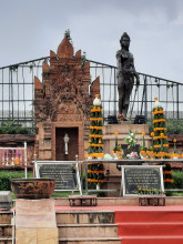 อนุสาวรีย์พระนางจามเทวี (Queen Cham Thewi Monument)