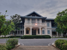 พระราชวังสนามจันทร์ (Sanam Chandra Palace)